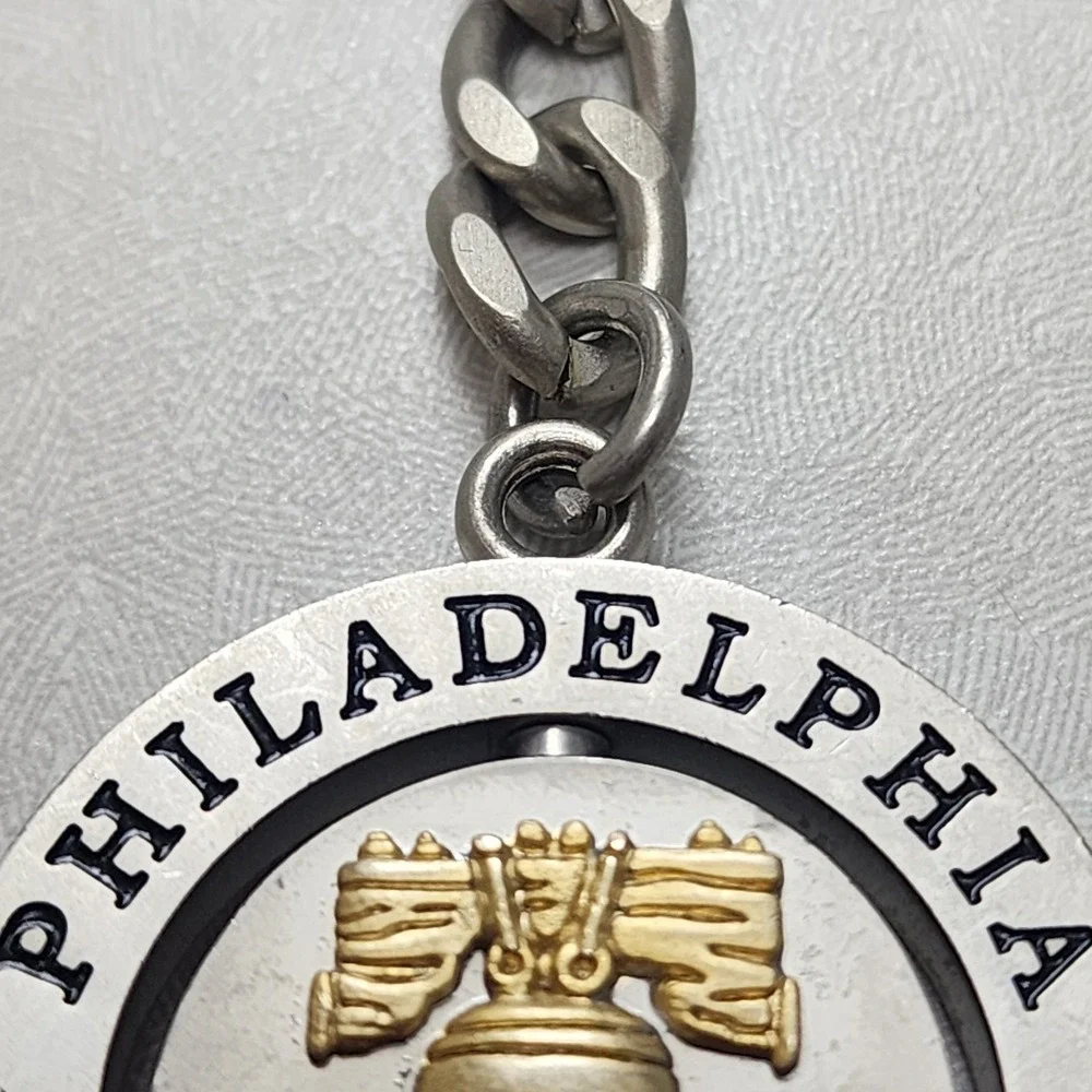 Vintage Philadelphia PA Spinning Keychain Center Collectible Silver Gold
